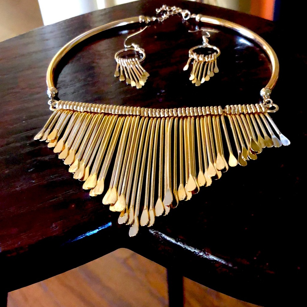 Ethnic necklace and earrings set
